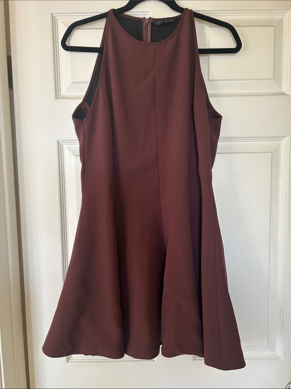 Sleeveless fit & flare dress in Brown/Burgundy tone.
May be US size 6-8.